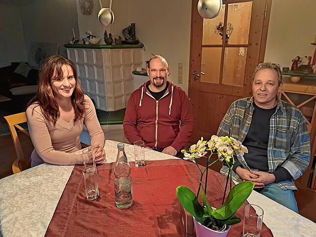 Zufriedene Gesichter auch nach drei Stunden Gesprächszeit. In vielen Punkten konnte Christof Beck mit Philipp Hofacker und seiner Frau ...