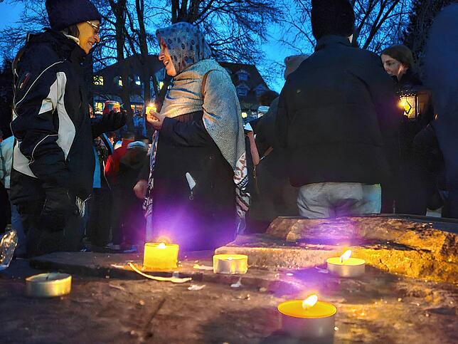 „Alle Lichter gegen rechts“ ist das Motto der Mahnwache am Sonntag, 16. Februar, um 18 Uhr im Karlsgarten.