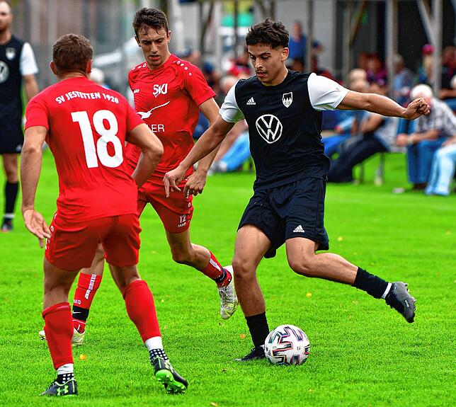 Erste Schritte in der Liga: Beim FC Tiengen 08 wurde Abdul Ehad Demirdal (rechts) mehrfach in der „Ersten“ eingesetzt ...