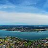 Ein ungewöhnlicher Blick auf einen Teil des Kreises Konstanz: Dieses Panorama reicht von der Reichenau im Vordergrund über Konstanz ...