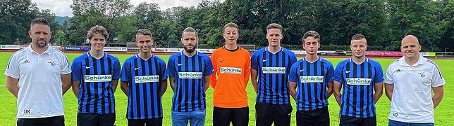 Sieben auf einen Streich: Trainer Urs Keser (links) und Sascha Dreher (rechts) wollen bis zum Saisonauftakt-Derby beim FC Wallbach die ...