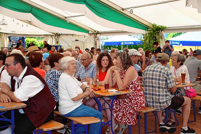 Bild 28: Dorf-Musik-Fest in Menningen mit buntem Programm und toller Stimmung: 850 Jahre Menningen und 125 Jahre Musikkapelle