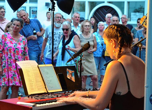 Bild 19: Five Senses rocken den Schlosshof in Markdorf – hier gibt es die schönsten Bilder