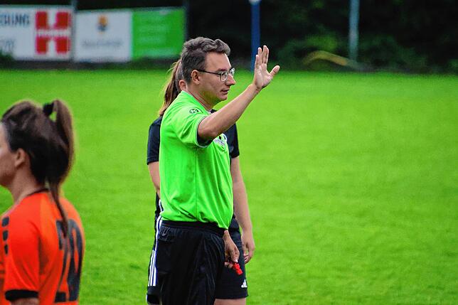 Bild 9: SC Niederhof/Binzgen setzt sich mit 5:2 gegen den FC Hauingen durch – und wir haben Fotos!
