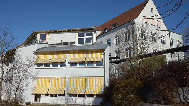 Auch dieser Anbau aus den 1980er Jahren gehört zu den Gebäudeteilen der Jakob-Gretser-Grundschule, die abgerissen werden.