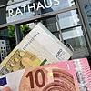 Im Finanzausschuss waren abermals die Finanzen der Stadt Thema: 2024 sah es noch gut aus, doch künftig wird das Geld im Rathaus knapp.