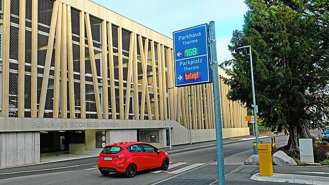 Auch künftig sollen die ersten 30 Minuten in allen Parkhäusern der Stadtwerke Überlingen für alle Nutzer kostenlos sein. Der ...