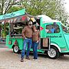 Bereit zum Durchstarten: Jean Kyburz und Roberta Turoldo Kyburz mit ihrem Kitchenbus, in dem sie kulinarische Spezialitäten aus aller ...