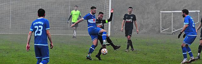 Bild 20: FC Erzingen beendet im Nebel den Siegeszug des SV Buch &ndash; und wir haben die Bilder!