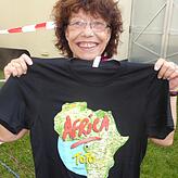 Hatte ihr &bdquo;Africa&ldquo;-T-Shirt mitgebracht: Silvia Sylla aus Ravensburg.