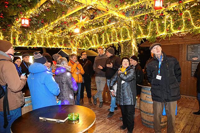 Währenddessen bewundern die Besucher den liebevoll gestalteten Stand der Konstanzer Familie, die auch das Eiscafé Nicoletti an der ...