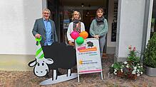 Claudius Beck (von links), der mit seiner Agentur das Festival veranstaltet, Saskia Friedrich-Rother vom Stadtmarketing und Ramona Köppl ...