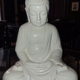 Im Gastraum des Sitara hat Anoop Singh Mudher stets großen Wert auf authentische indische Möbel und Dekoration gelegt. Hier ist Buddha ...