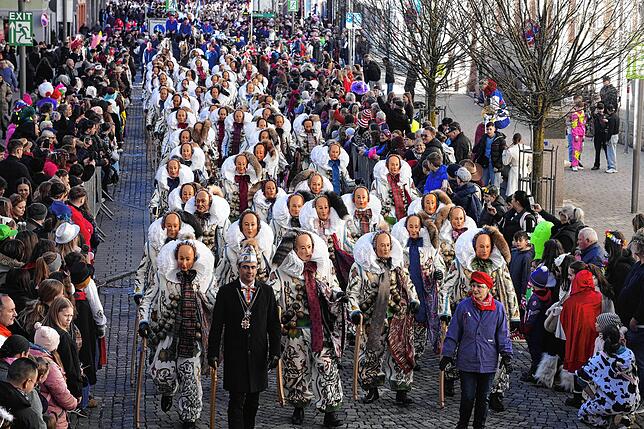 Bild 5: Warum der Fasnet-Umzug in Villingen jedes Jahr Groß und Klein fasziniert – Entdecke die Highlights!