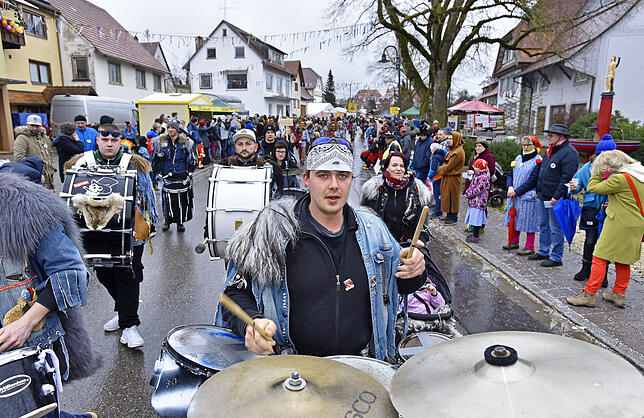 Neben unzähligen Musikkapellen machten auch einige Guggemusiken mit wie auf unserem Bild die aus Hintschingen.