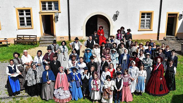 Bild : Theaterverein Zeitschleuse: 100 Akteure proben