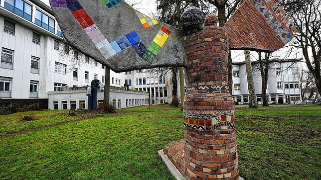 Der Schutzengel des Überlinger Künstlers Klaus Schultze scheint nicht mehr so richtig über das Krankenhaus zu wachen. In wenigen Wochen ...