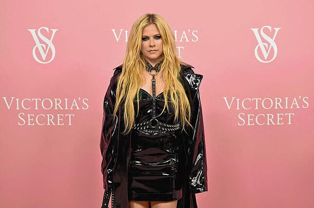 Avril Lavigne (38) gelang der musikalische Durchbruch bereits im Teenager-Alter.