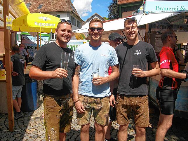 Tom Sax, Felix Wegner und Moritz Karrer aus Allensbach fanden das Fest klasse und freuten sich wie viele, dass es wieder mal stattfinden ...