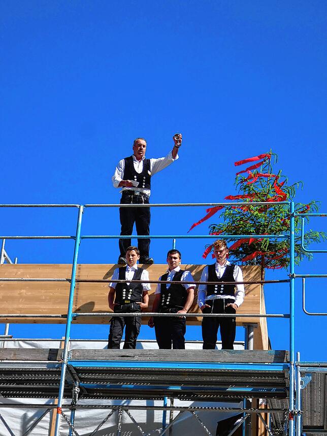 Ganz im vorgegebenen Zeitplan stand das im Mai letzten Jahres erfolgte Richtfest für das neue Feuerwehrhaus.
