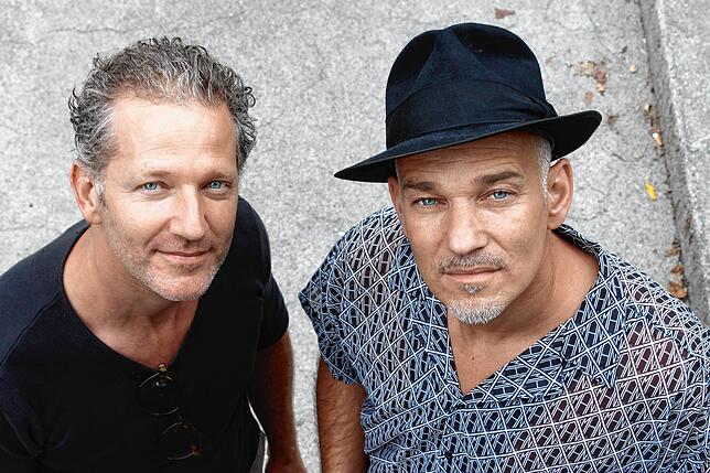 Emanoil (links) und Matei (rechts) Constantin sind Musiker durch und durch und brennen dafür. Seit Anfang der 2000er erschaffen sie Musik.