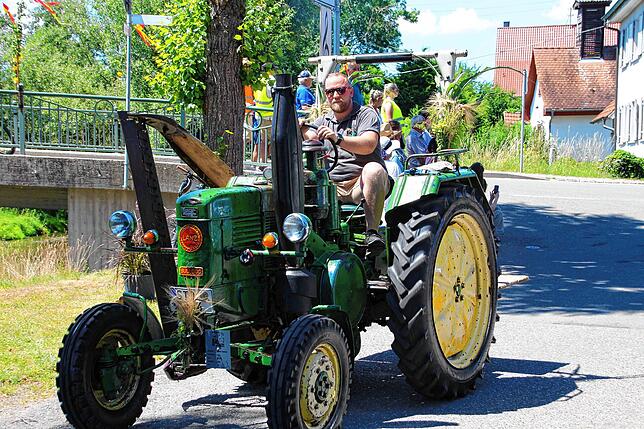 Bild 8: Dorf-Musik-Fest und Bezirksmusikfest in Menningen