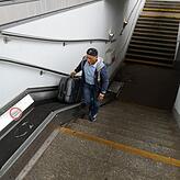 Das wird künftig bequemer: Spätestens 2021 kommen Reisende per Lift ans Gleis.