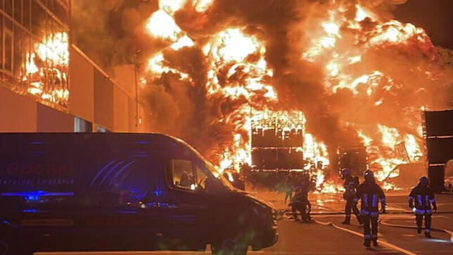 Der Großbrand beim Reifen-Großhändler Göggel in Gammertingen Ende Juli 2022 glich einem Flammeninferno wie in Katastrophenfilmen aus ...
