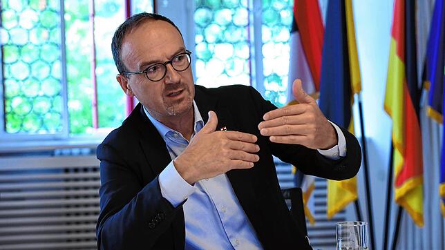 Oberbürgermeister Uli Burchardt während des Gesprächs mit dem SÜDKURIER.
