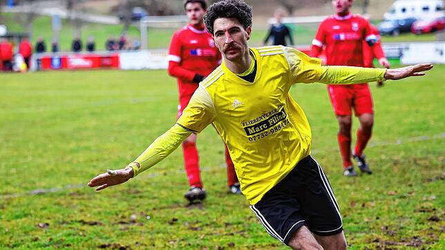 Abdrehen zum Jubeln: David Helmlinger nach seinem Kopfballtreffer zum 1:0.