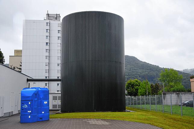 Der riesige Speicher des Blockheizkraftwerkes Süd der Stadtwerke Bad Säckingen.