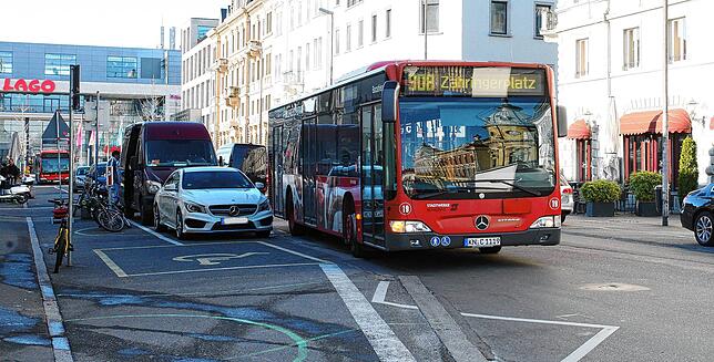 Die Buslinie 908, die zwischen dem Konstanzer Zähringerplatz und dem Schweizerischen Landschlacht pendelt, fährt ganz normal.