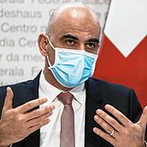 Alain Berset, Bundesrat und Gesundheitsminister der Schweiz, spricht bei einer Pressekonferenz über die Maßnahmen während der ...