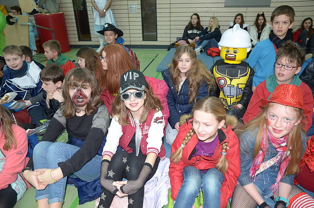 Bild 6: Bilder zur Schülerbefreiung und zum Kinderball in Markdorf