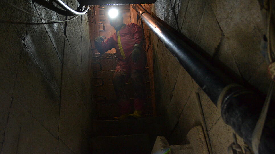 In jahrzehntelanger Arbeit haben die Freunde der Aachhöhle mit Händen und Hämmern einen trichterartigen Schacht in den Aacher Dornsberg ...