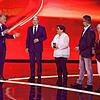 Bei der TV-Spendengala &bdquo;Ein Herz für Kinder&ldquo; (von links): Johannes B. Kerner, Olaf Scholz, die Kinderkrankenschwester ...