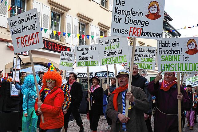 Bild 27: Das Narrengericht in Tiengen kennt keine Gnade! Das sind die Bilder