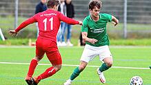 Während Erik Raab (links) mit dem FC Königsfeld schnurstracks auf die Meisterschaft zusteuert, schielt Kai Albicker mit dem FC ...