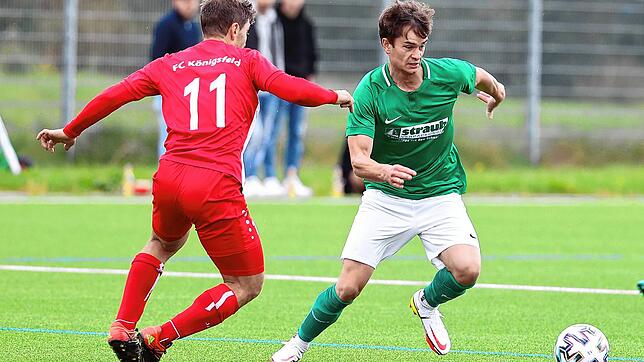 Während Erik Raab (links) mit dem FC Königsfeld schnurstracks auf die Meisterschaft zusteuert, schielt Kai Albicker mit dem FC ...