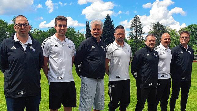 Gut aufgestellt: Die SG FC Wehr/Brennet ist zur neuen Saison enger zusammen gerückt. Sportchef Roberto Santoro, Co-Trainer Marco Götz, ...