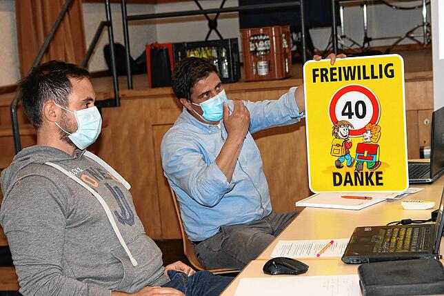 Freiwillig 40 – ob das bei den Verkehrsteilnehmern, die etwas zu eilig auf der Ortsdurchfahrt Indlekofen unterwegs sind, was ...