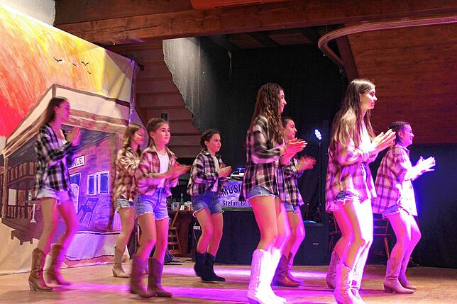 Die Garde setzte das Lied „Footloose“ aus den 80er-Jahren sehr gut um.
