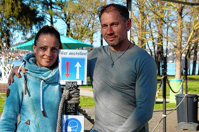 Natascha Burghardt vom Strandbad-Bistro Dingelsdorf und ihr Lebensgefährte Thomas Krieg.