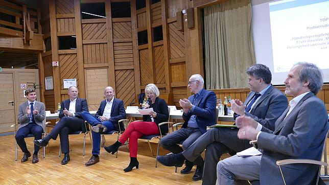 Über die Ärzteversorgung im Landkreis Waldshut diskutierte die Gesundheitskonferenz in Grafenhausen (von links): Adrian Probst, ...