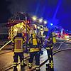 Großbrand in der Wehrer Kreuzmatt: Die Feuerwehr hat den Brand bei einer Autoverwertung im Gewerbegebiet im Wehrer Süden unter Kontrolle.