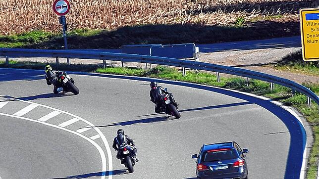 Der Randenaufstieg der B314 (Archivbild) ist bei Motorradfahrern wegen der kurvenreichen Bergstrecke sehr beliebt. Raser haben sie in ...