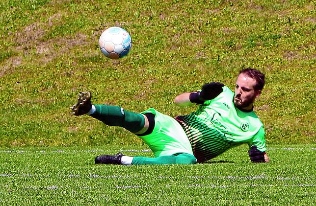 Bild 4: Das torreiche Kellerderby gewinnt der SV Deggenhausertal! Wir waren mit der Kamera dabei!