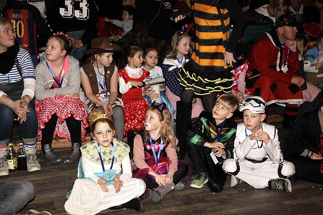 Bild 8: Bilder der Jungnarren beim Kindernachmittag in Singen