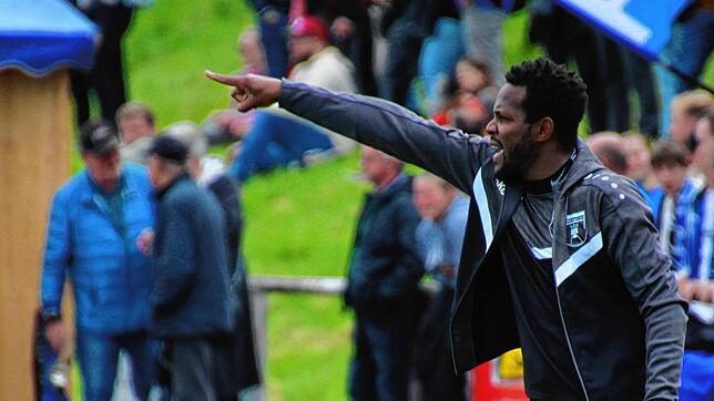 Trainer Sheriff Bah und der FV Möhringen haben ihren Klassenerhalt fast sicher: Im Aufeinandertreffen mit dem Hegauer FV gewinnen sie 3:0.