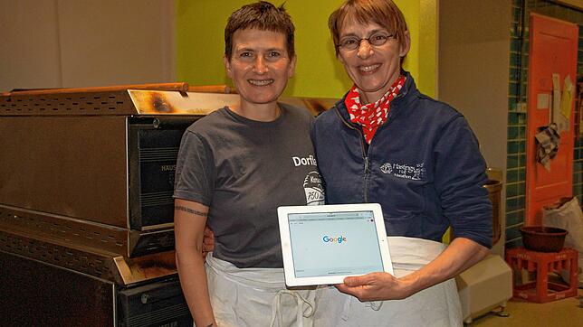 Ingrid (links) und Isabelle Mutter-Wilhelm betreiben den Dorfladen.